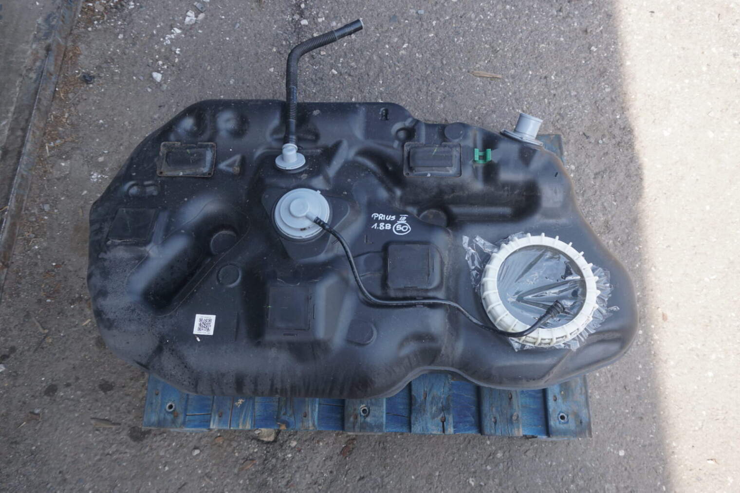 TOYOTA PRIUS III XW30 2009-2015R 1.8B HYBRYDA ZBIORNIK PALIWA 77111-0BJ00 ; 7700147120