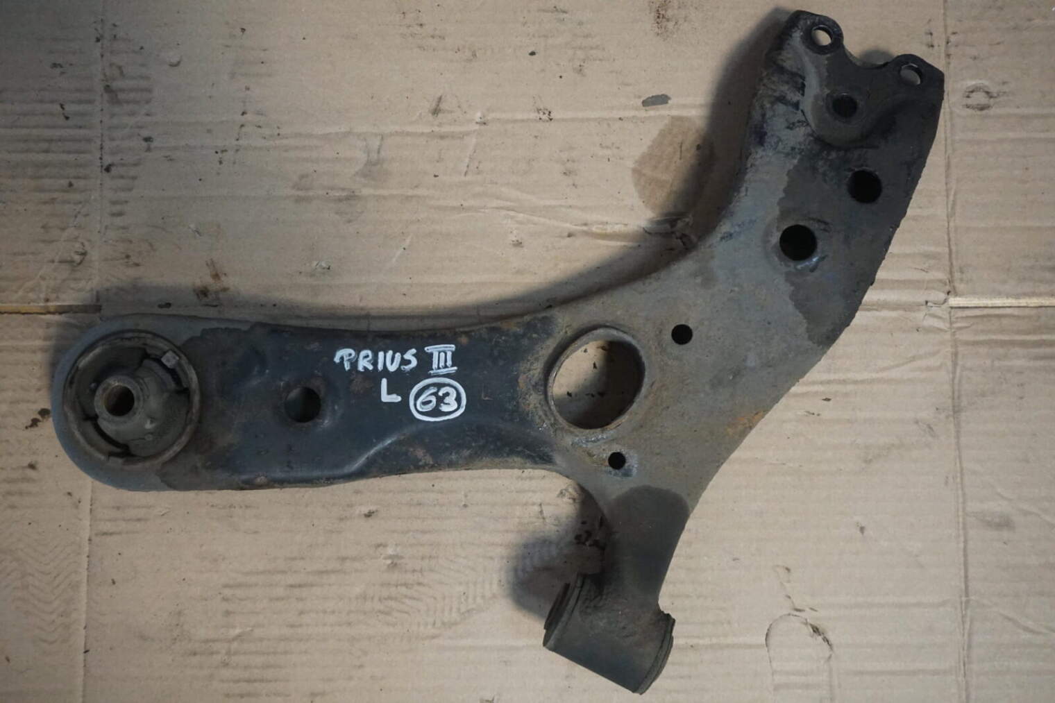TOYOTA PRIUS III XW30 WAHACZ LEWY PRZEDNI 2010rok