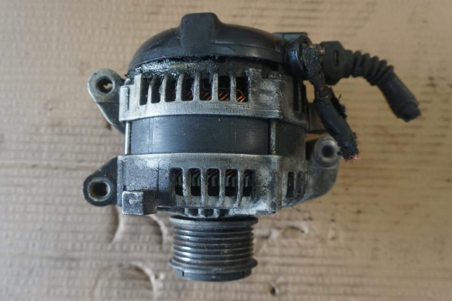 TOYOTA AURIS I E15 06-12rok 2.2 D-CAT DPF 2AD ALTENATOR nr.77