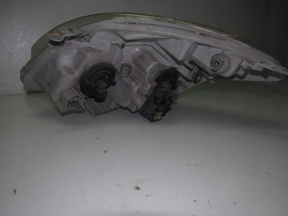 Toyota Corolla Verso I 2002r Lampa Prawy Przód - obrazek 2