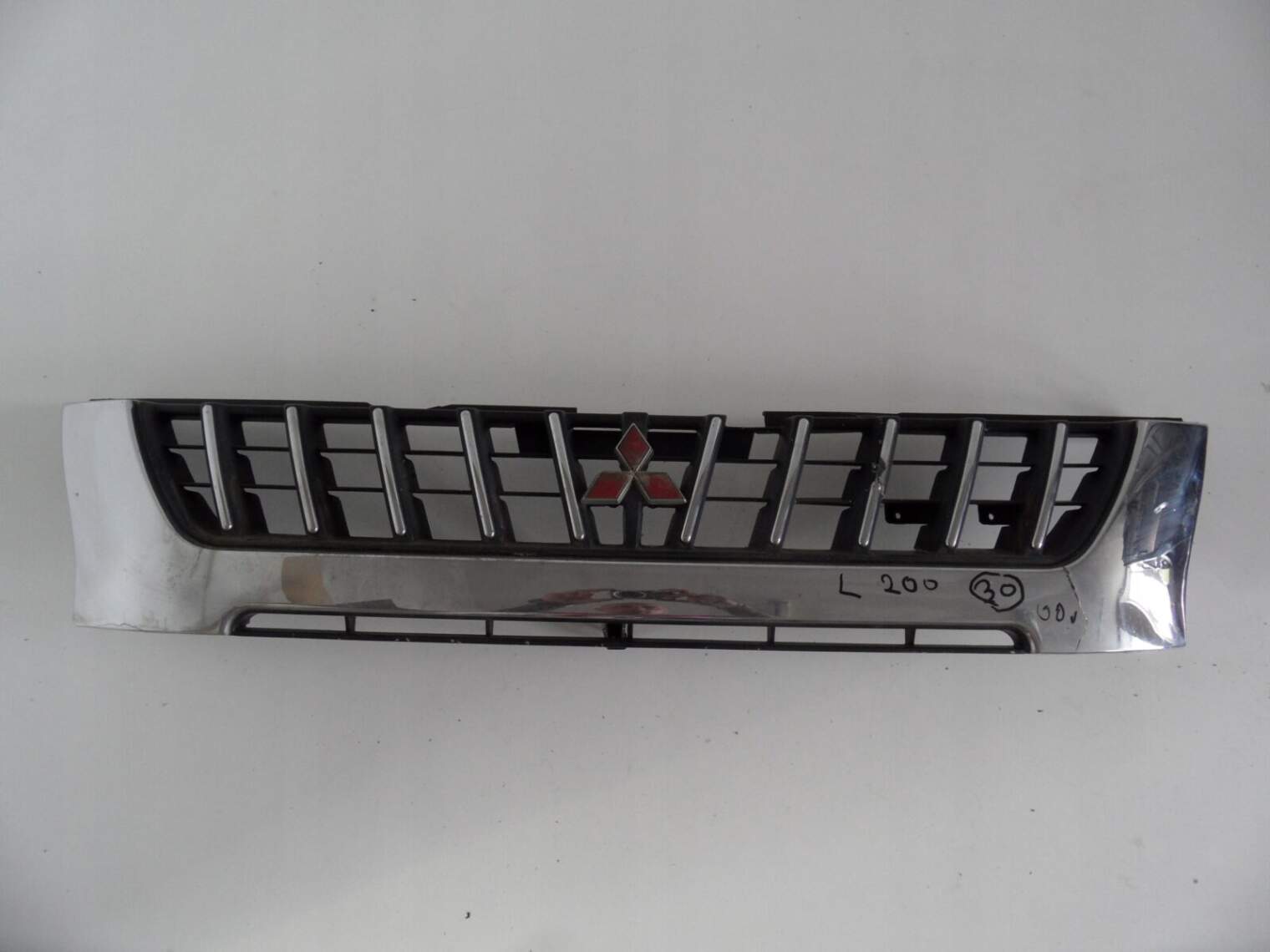 Mitsubishi L200 2.5d 2000r Grill Atrapa Mr339879