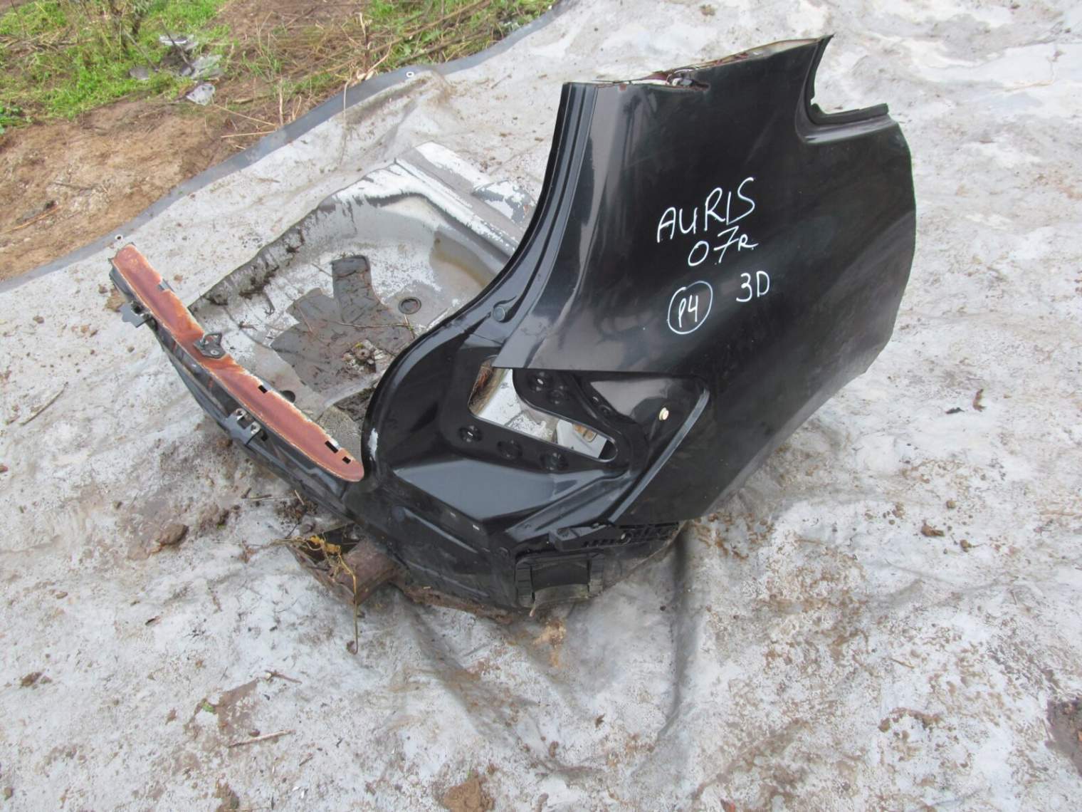 Toyota Auris I 2007r Błotnik Prawy Tylny