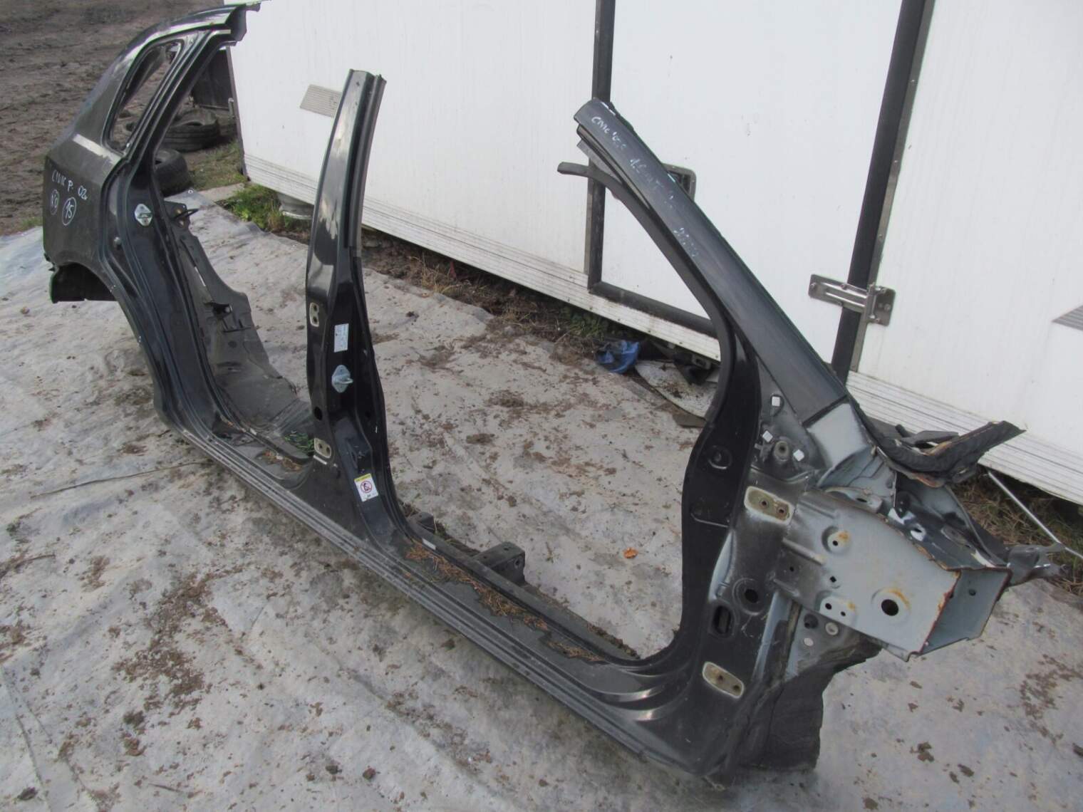 Honda CIVIc VII 2002r Próg Prawy Słupek Błotnik - obrazek 4