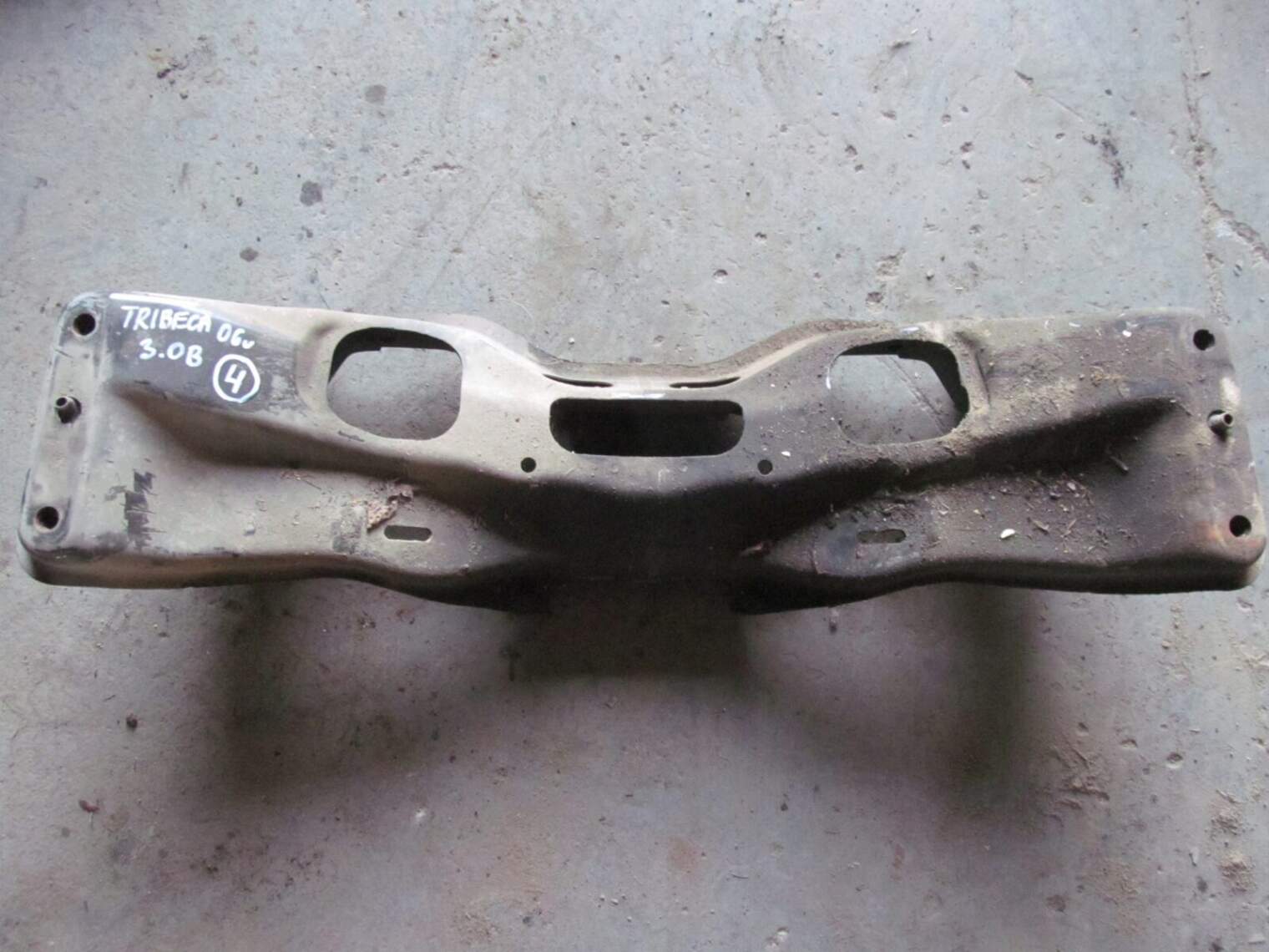Subaru Tribeca 2006r Belka Zawieszenia Sanki Lawa