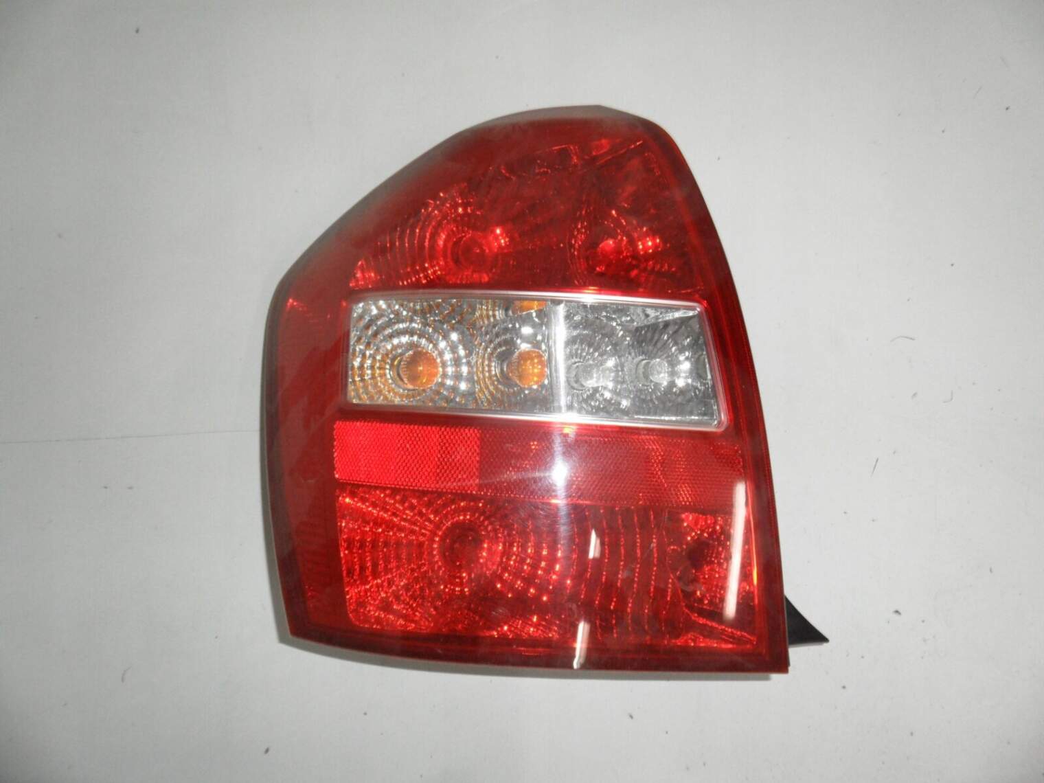 Kia Cerato 2004r Lampa Lewa Tylna Hatchback