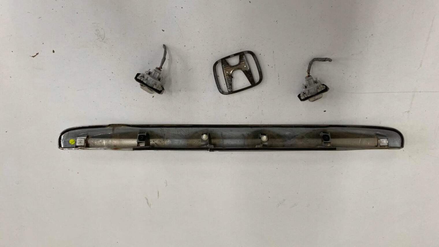 Honda CIVIc VII 5d 04r Listwa Znaczek Oświetlenie - obrazek 2