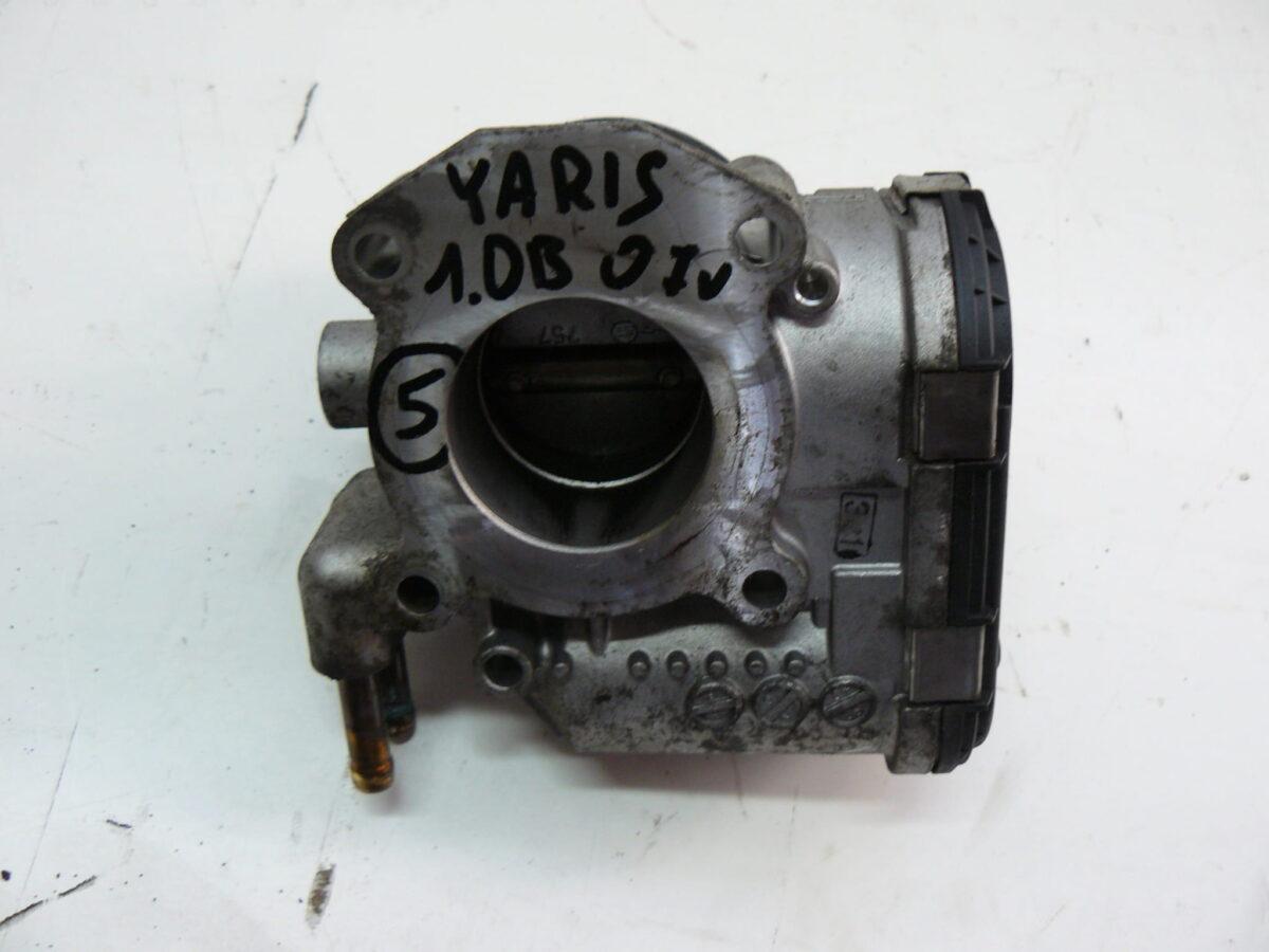 Toyota Yaris II Przepustnica 22030-00010 1.0BENZYNA