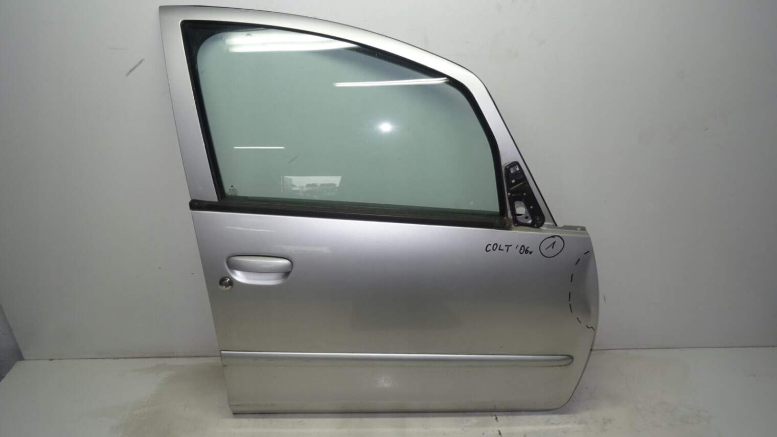 Mitsubishi Colt VI 2006r Drzwi Prawy Przód