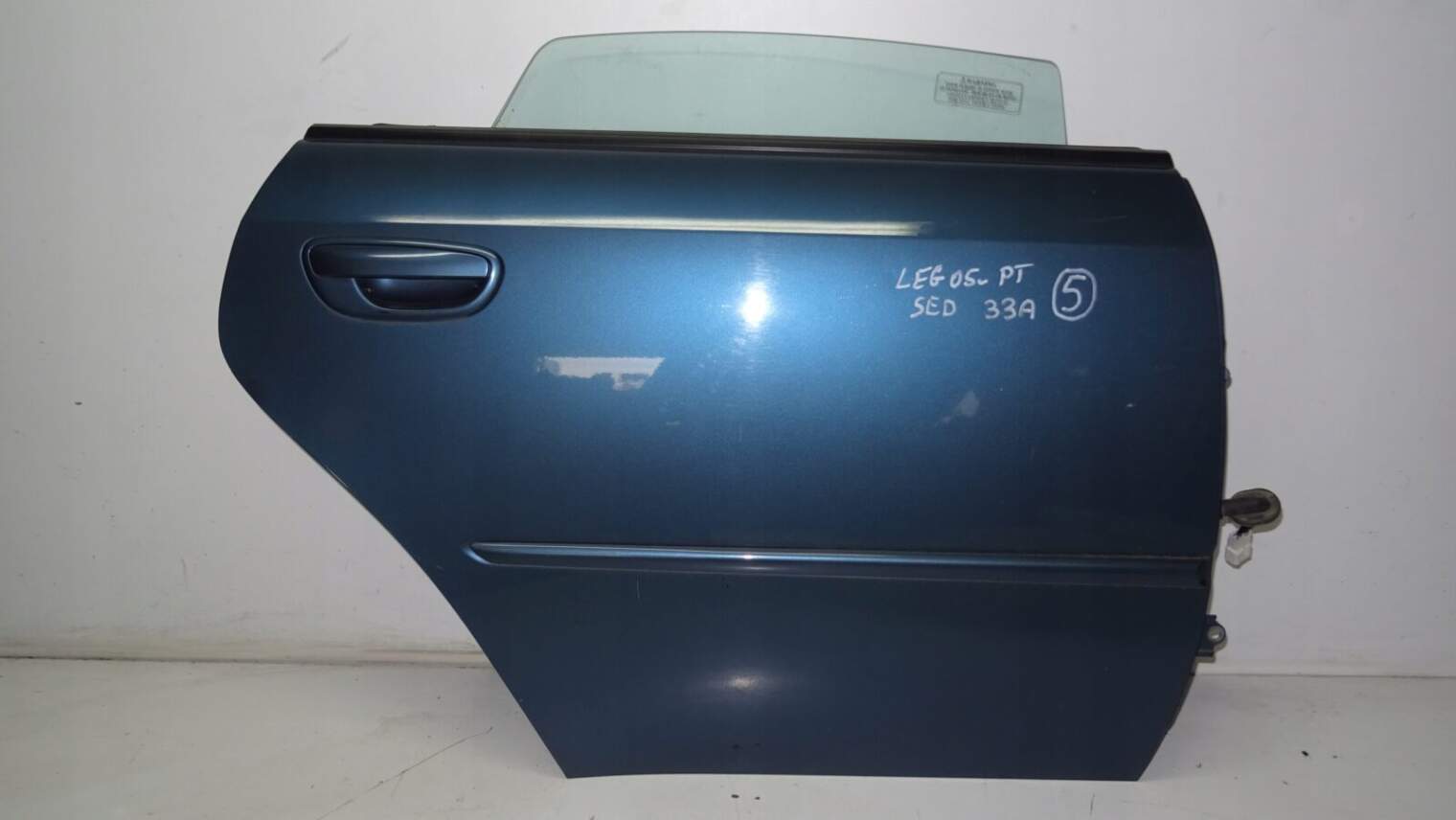 Subaru Legacy IV 2005r Sedan Drzwi Prawe Tylne 33a