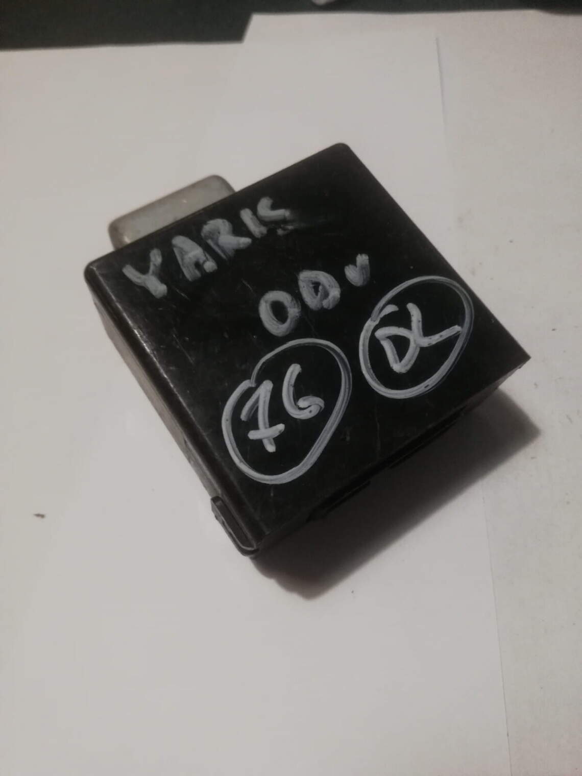 Toyota Yaris I Moduł Przekaźnik 88650-52100