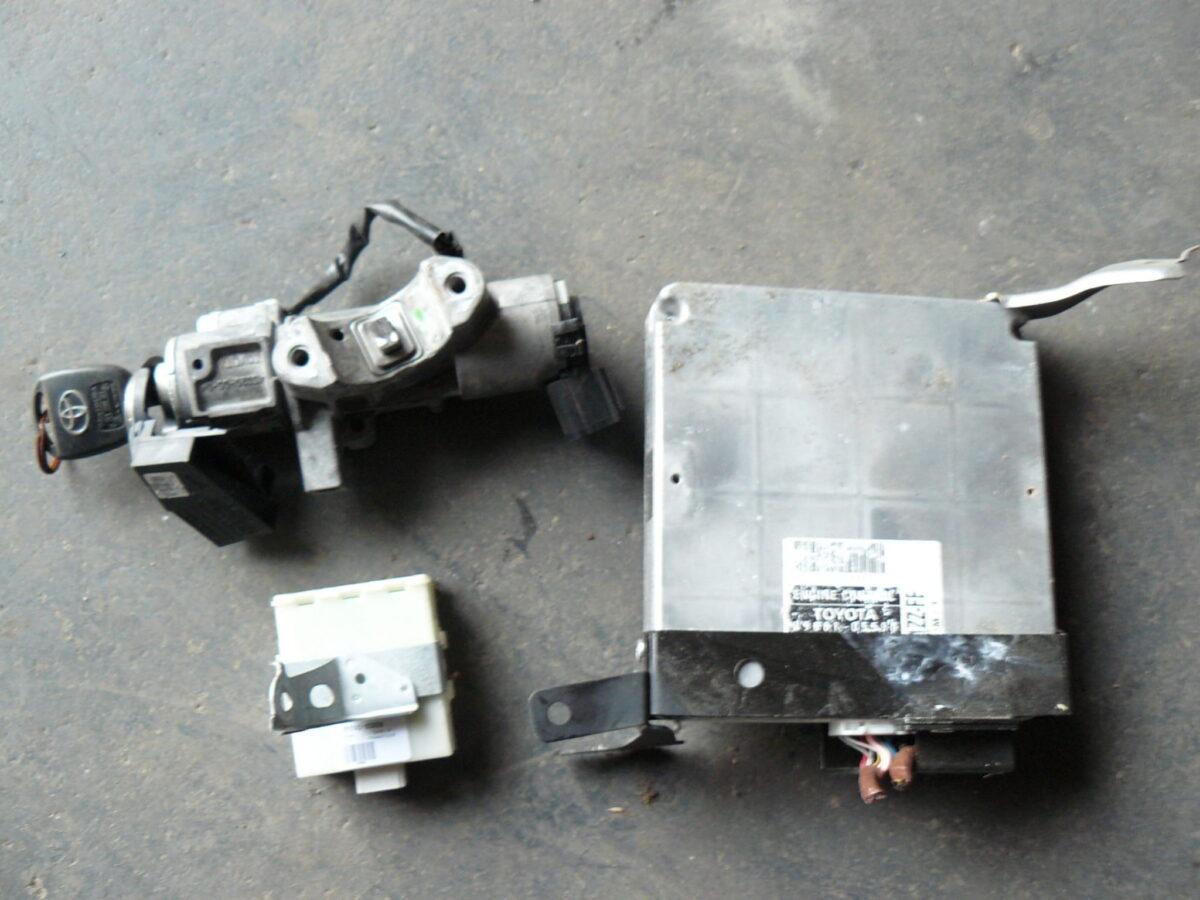 Toyota Avensis T25 2004r 1.8b Komputer 89661-05590