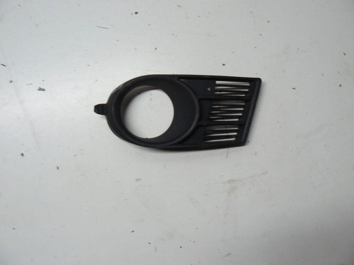 Suzuki Swift 2006r Atrapa Zaślepka Halogenu