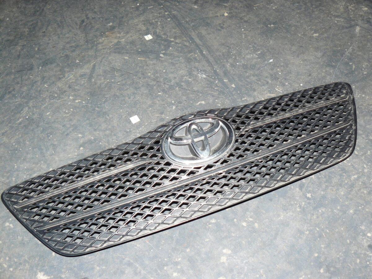 Toyota Corolla E12 2004 2005r Grill Atrapa