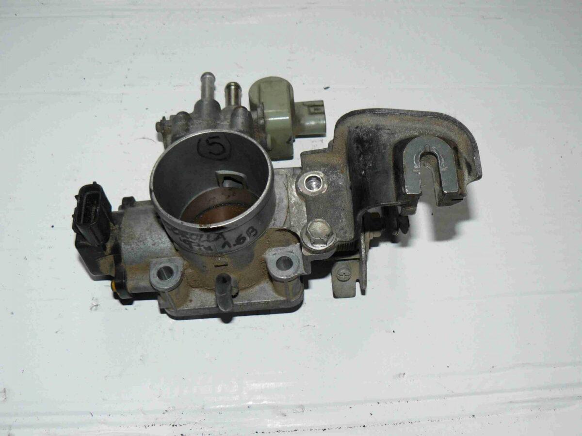 Toyota Corolla E11 1997r Przepustnica 89452-22090