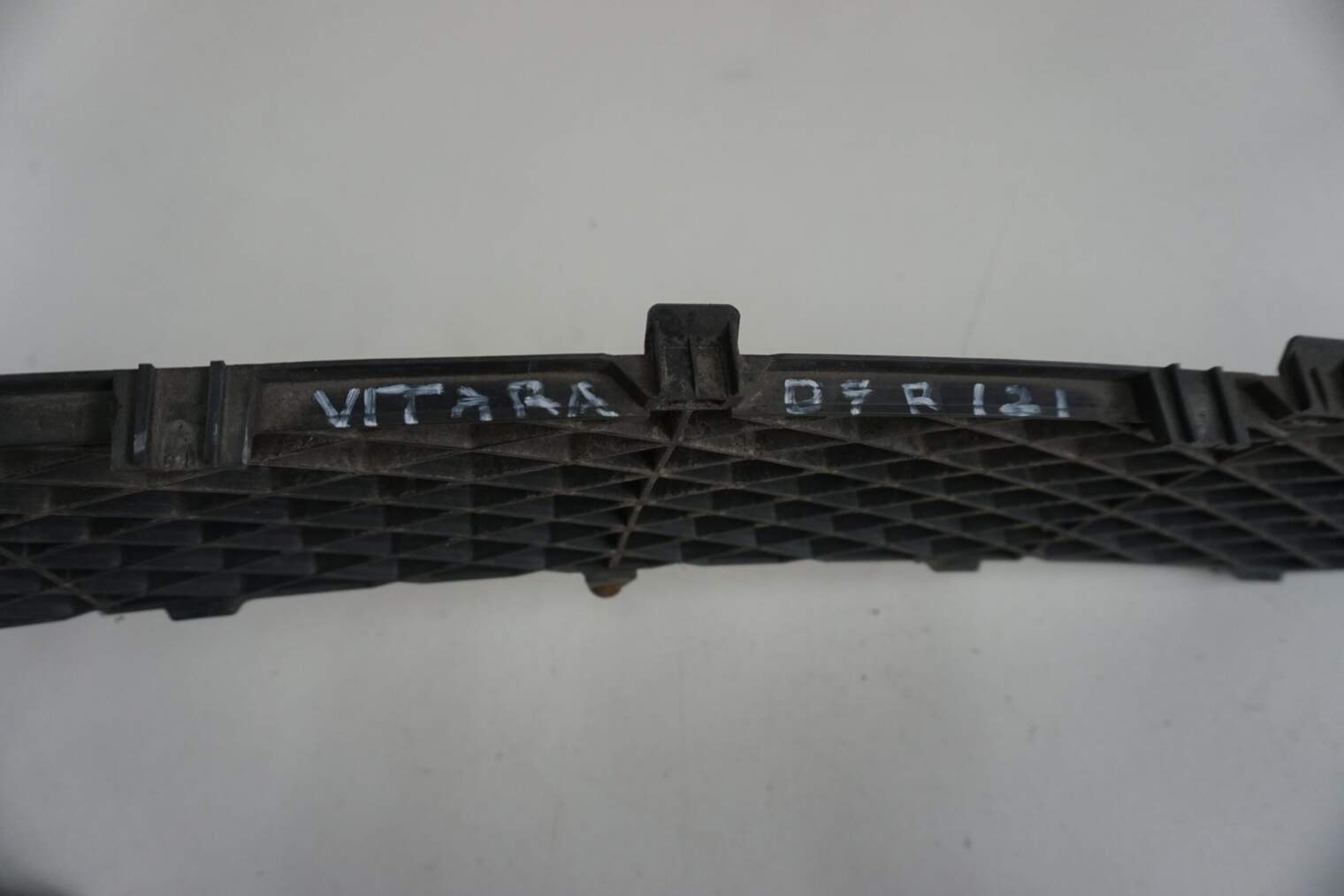 SUZUKI GRAND VITARA II KRATKA ZDERZAKA 71721-65J0 - obrazek 5