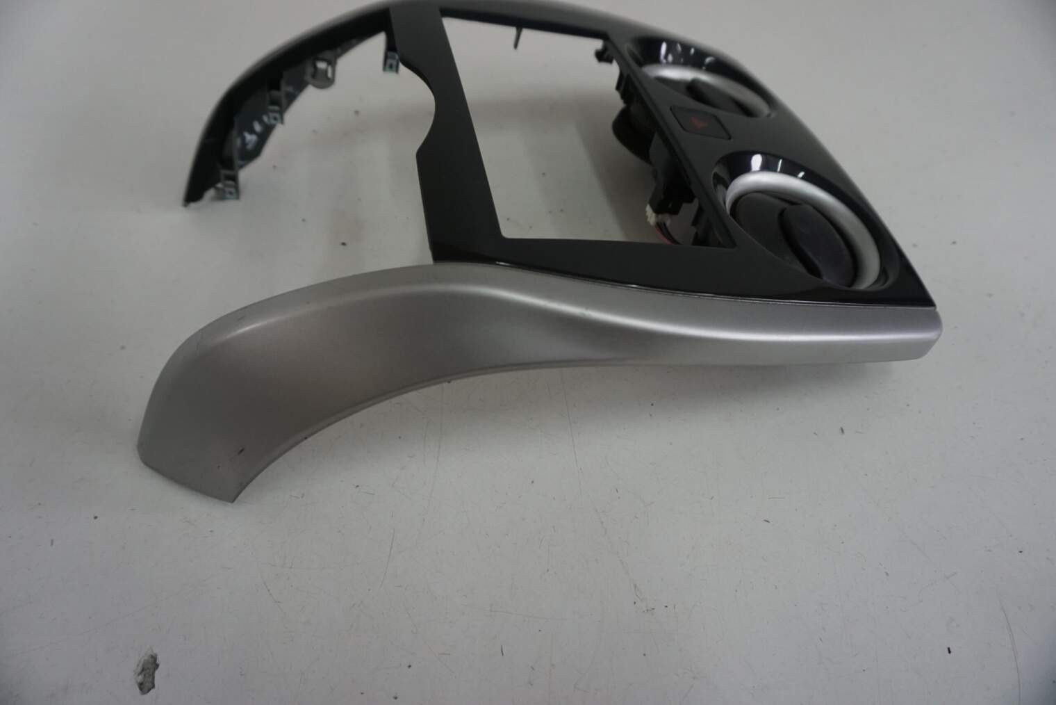 NISSAN NOTE E12 RAMKA 682603VV0A - obrazek 4