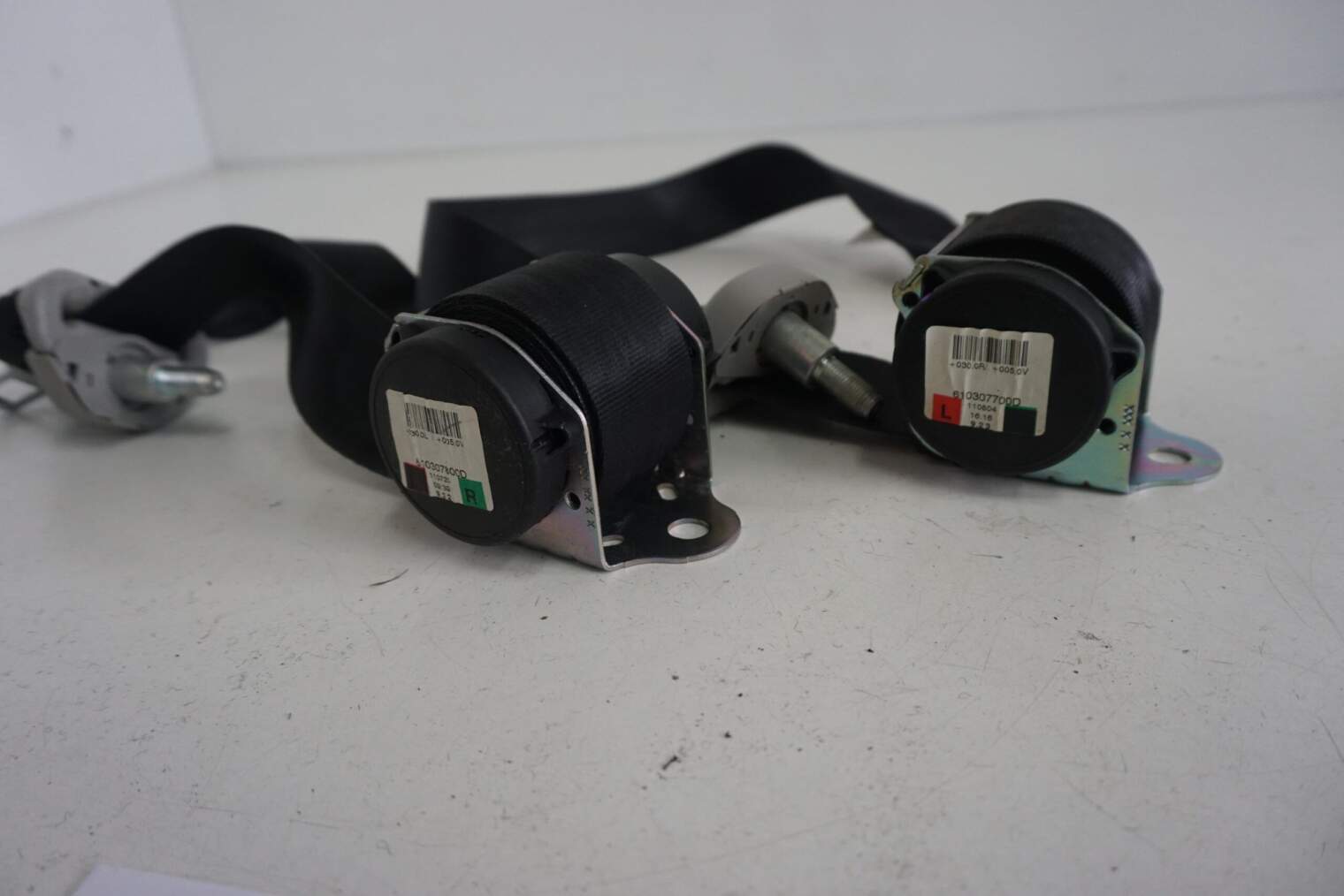 TOYOTA VERSO 2009-2013R TYLNE PASY PRAWY LEWY DRUGI RZĄD 73370-0F020 , 73360-0F020 - obrazek 2