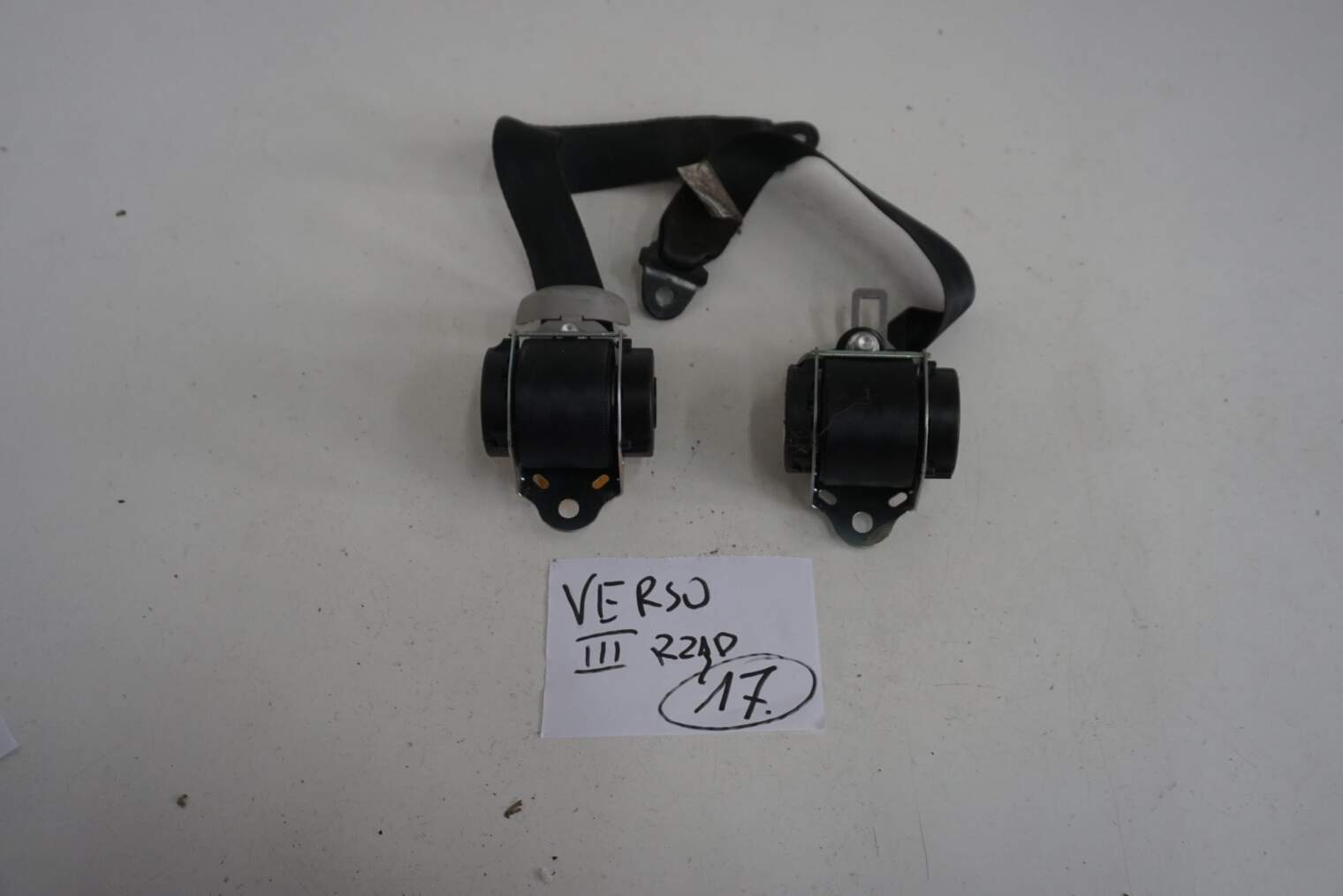 TOYOTA VERSO 2009-2013R TYLNE PASY PRAWY LEWY TRZECI RZĄD 73570-0F020 , 73560-0F020
