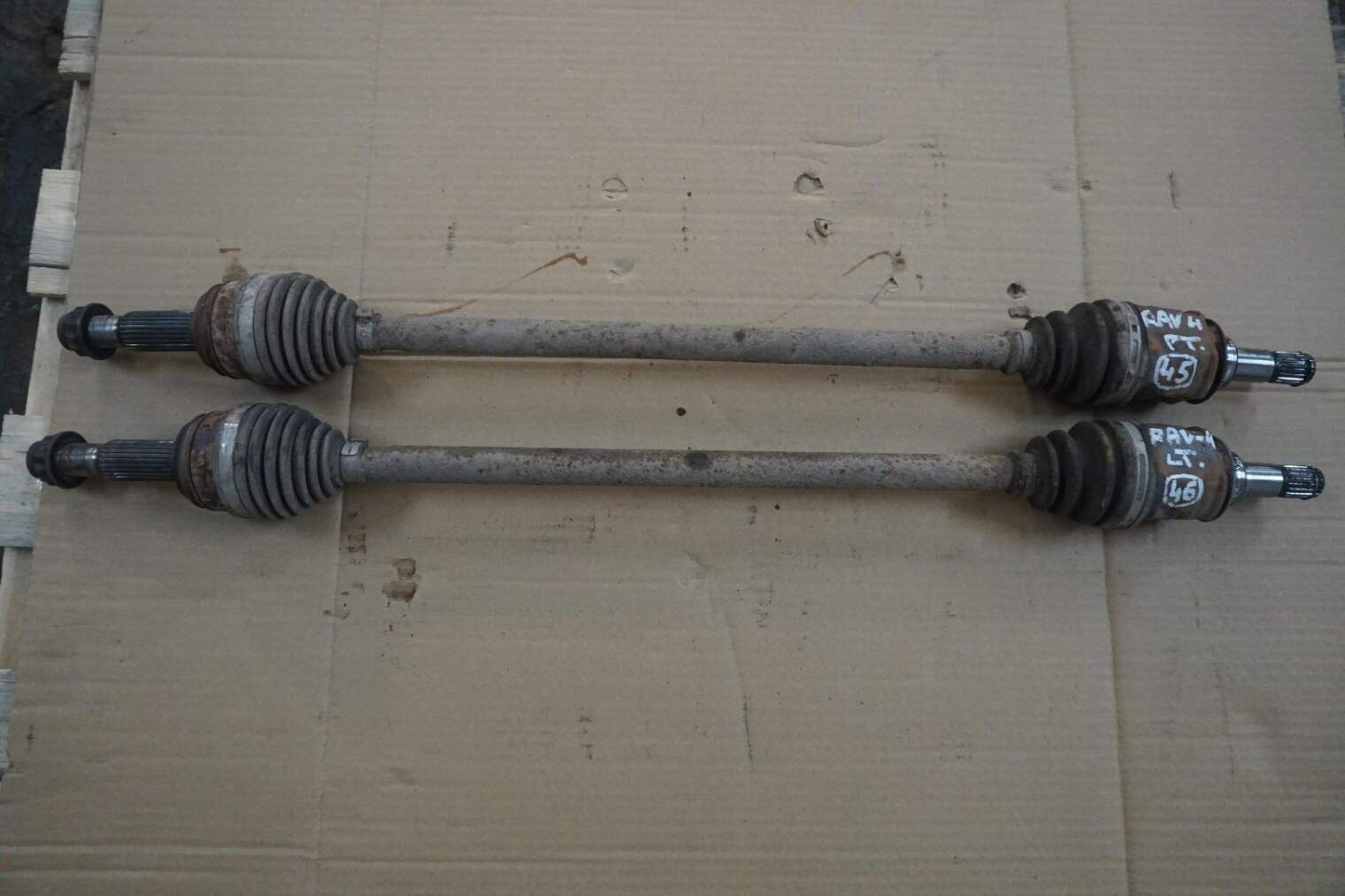 TOYOTA RAV4 RAV-4 III 2.2 D4D 2ADFTV 2006-2013R TYLNA PÓŁOŚ PRZEGUB 4233042050