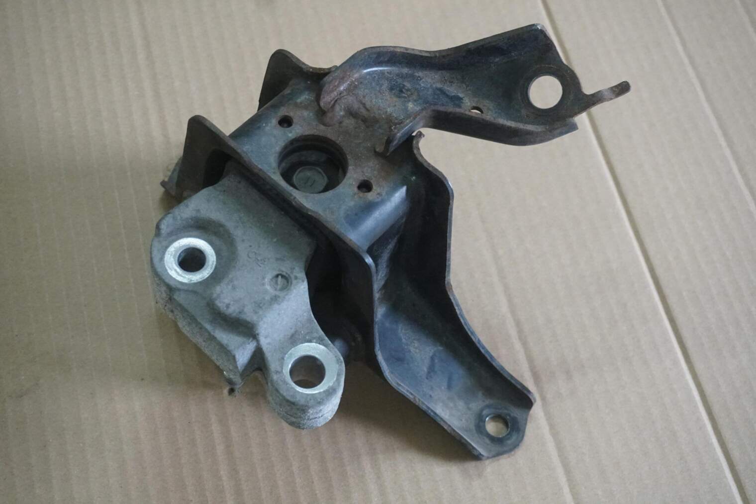 TOYOTA YARIS III 2011-2020R 1.33B PRAWA PODUSZKA SILNIKA 123050Y050 , 12305-0Y050