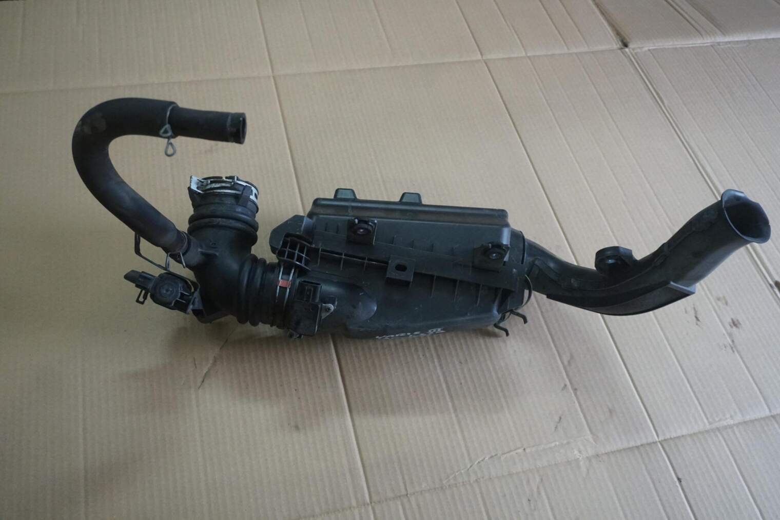 TOYOTA YARIS III 2011-2020R 1.33B OBUDOWA FILTRA POWIETRZA 177510Y050 , 177000Y070 PRZEPLYWOMIERZ 22204-0V020 - obrazek 2