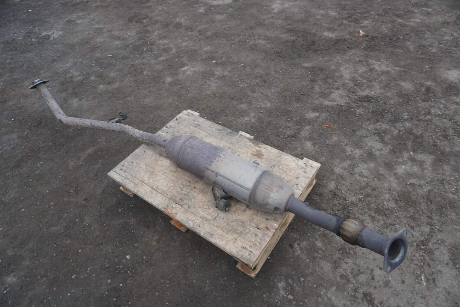 TOYOTA VERSO 2010-2015r DIESEL TLUMIK RURA SRODKOWY 174100R190