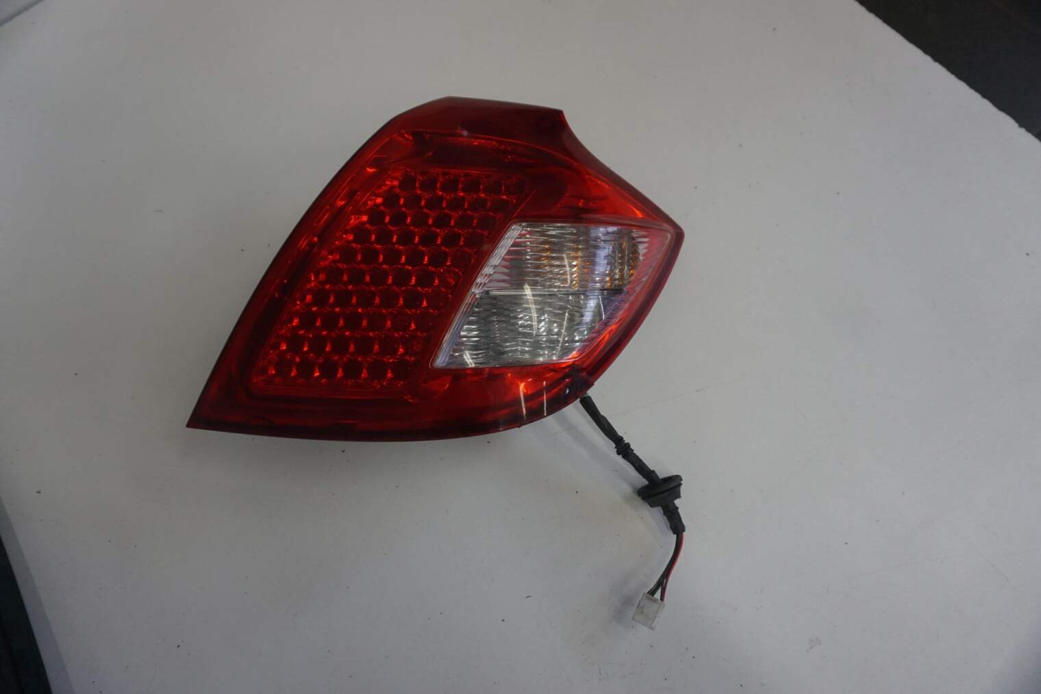 KIA CEED I LIFT LAMPA TYLNA PRAWA HB 924021H050 2010r nr.317/J