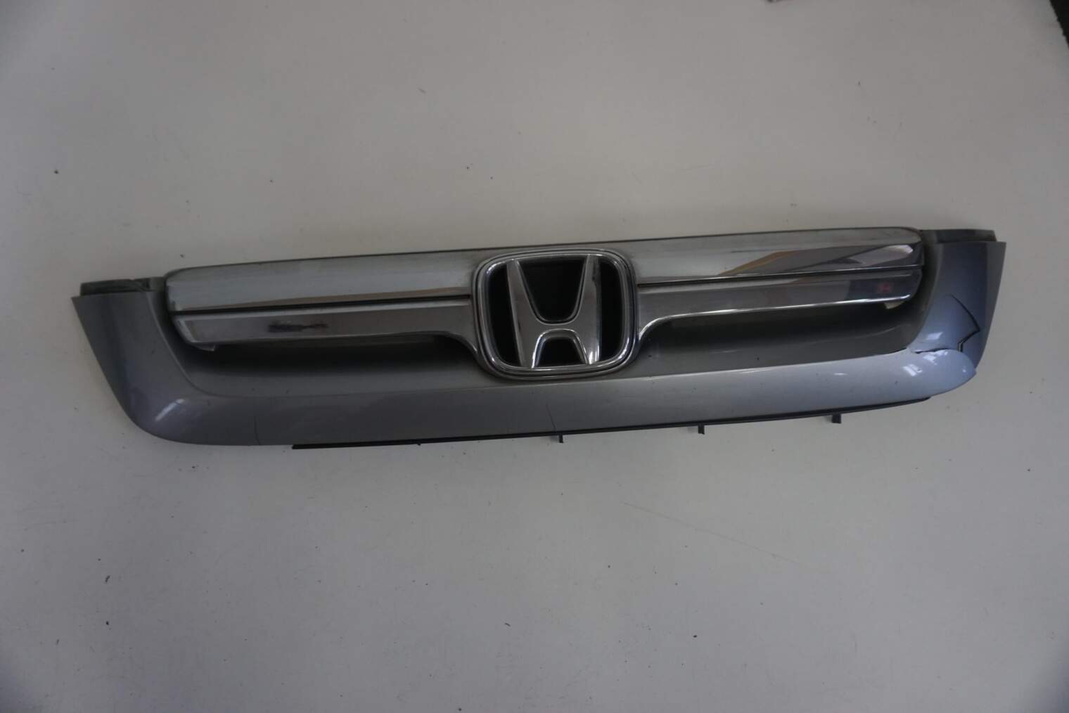 HONDA CR-V III ATRAPA GRILL LOGO 71121-SWW-G0