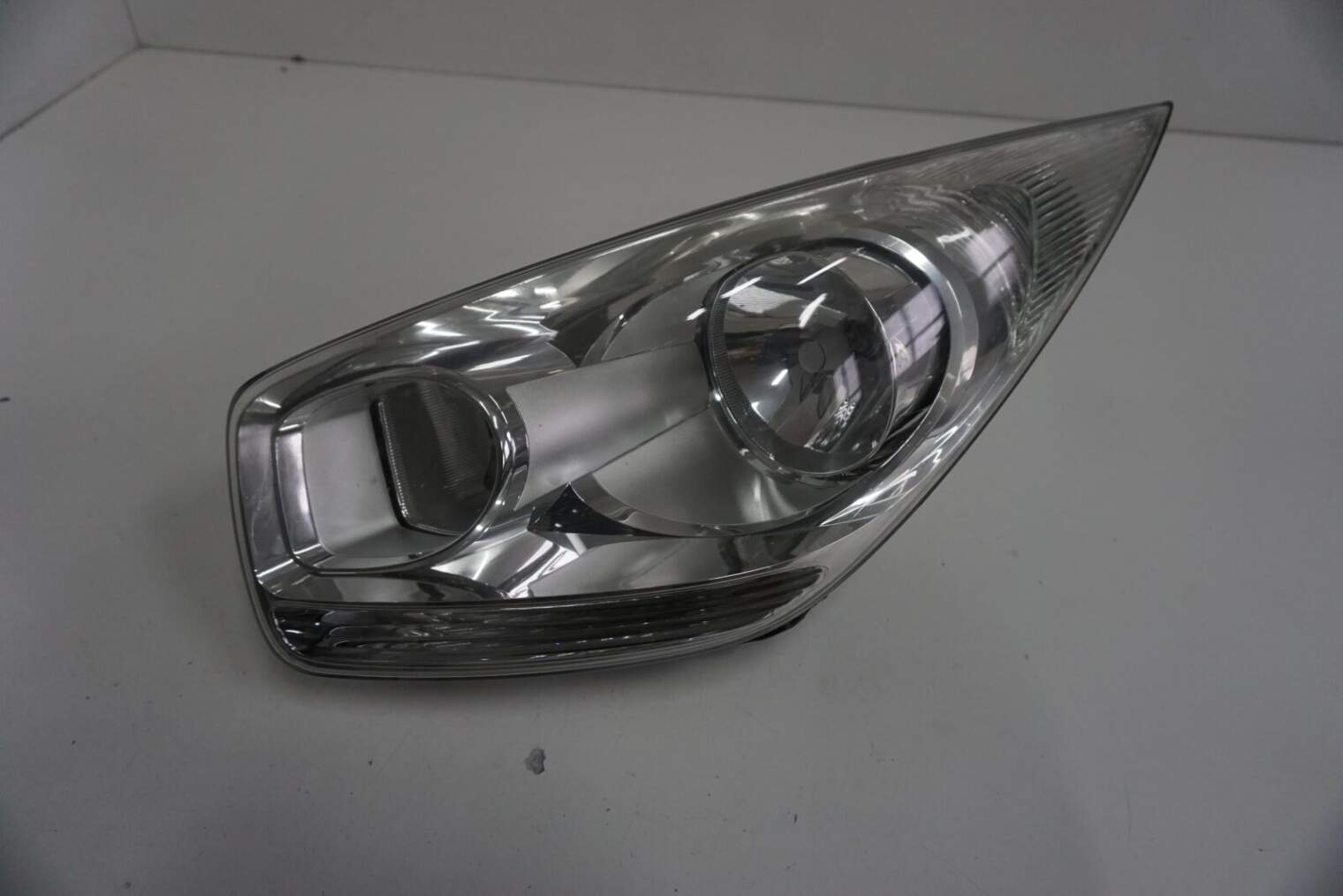 KIA VENGA I LAMPA RZEDNIE LEWE 92101-1P500