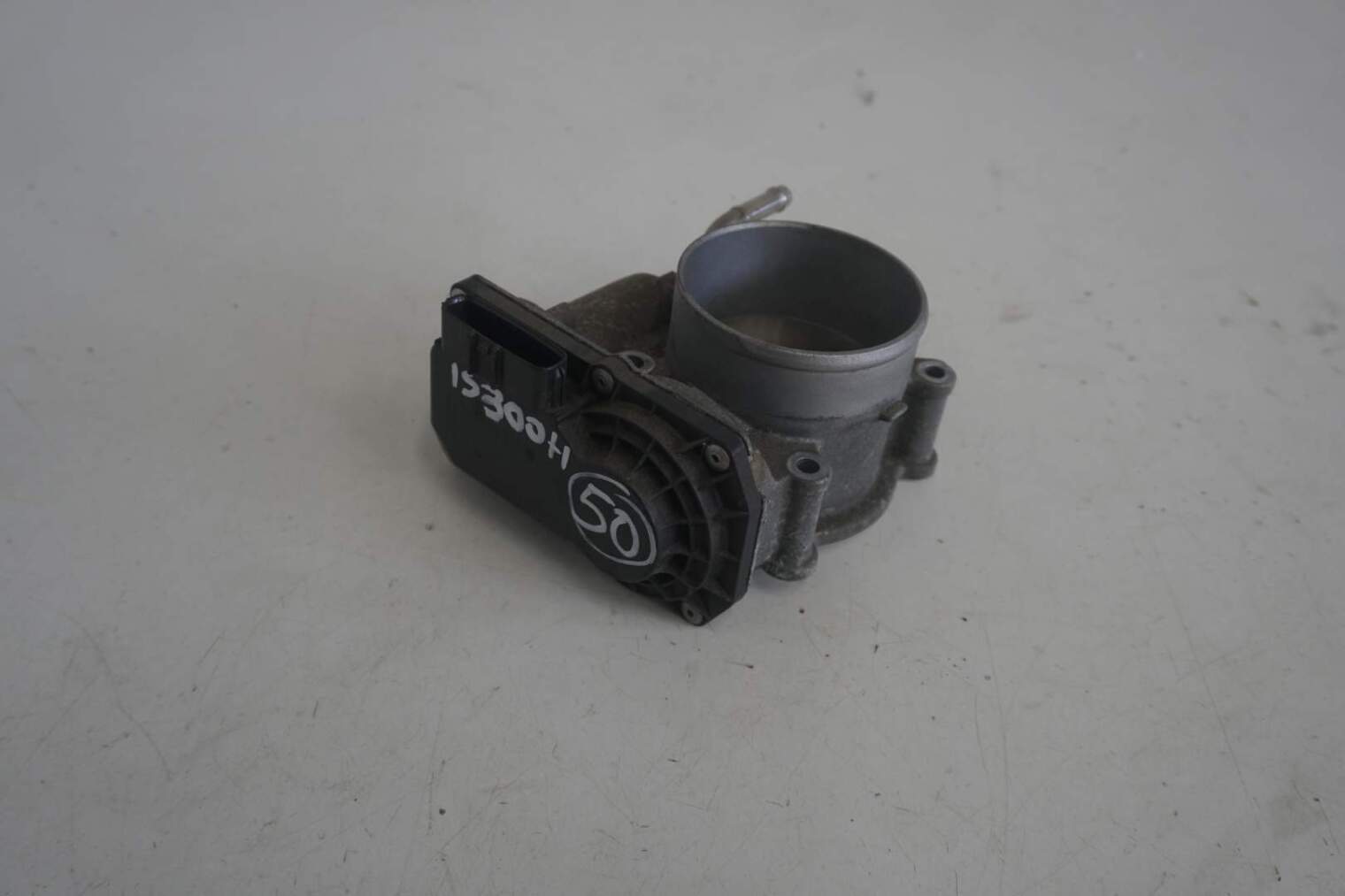LEXUS IS300H PRZEPUSTNICA 22030-36030