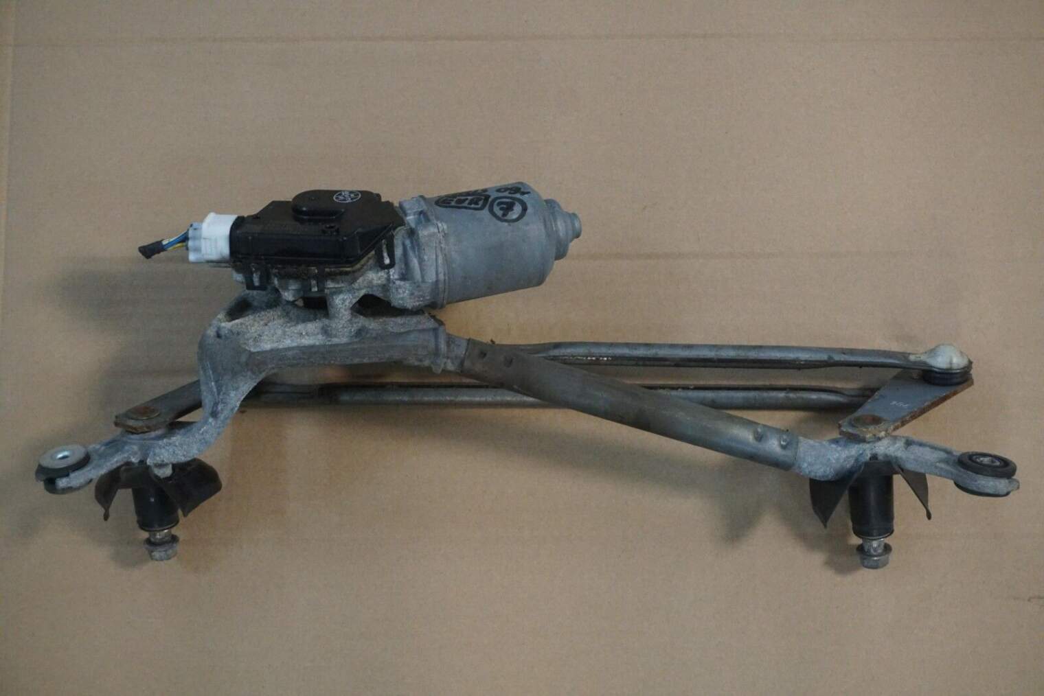 TOYOTA YARIS II MECHANIZM WYCIERACZKI 85110-0D080