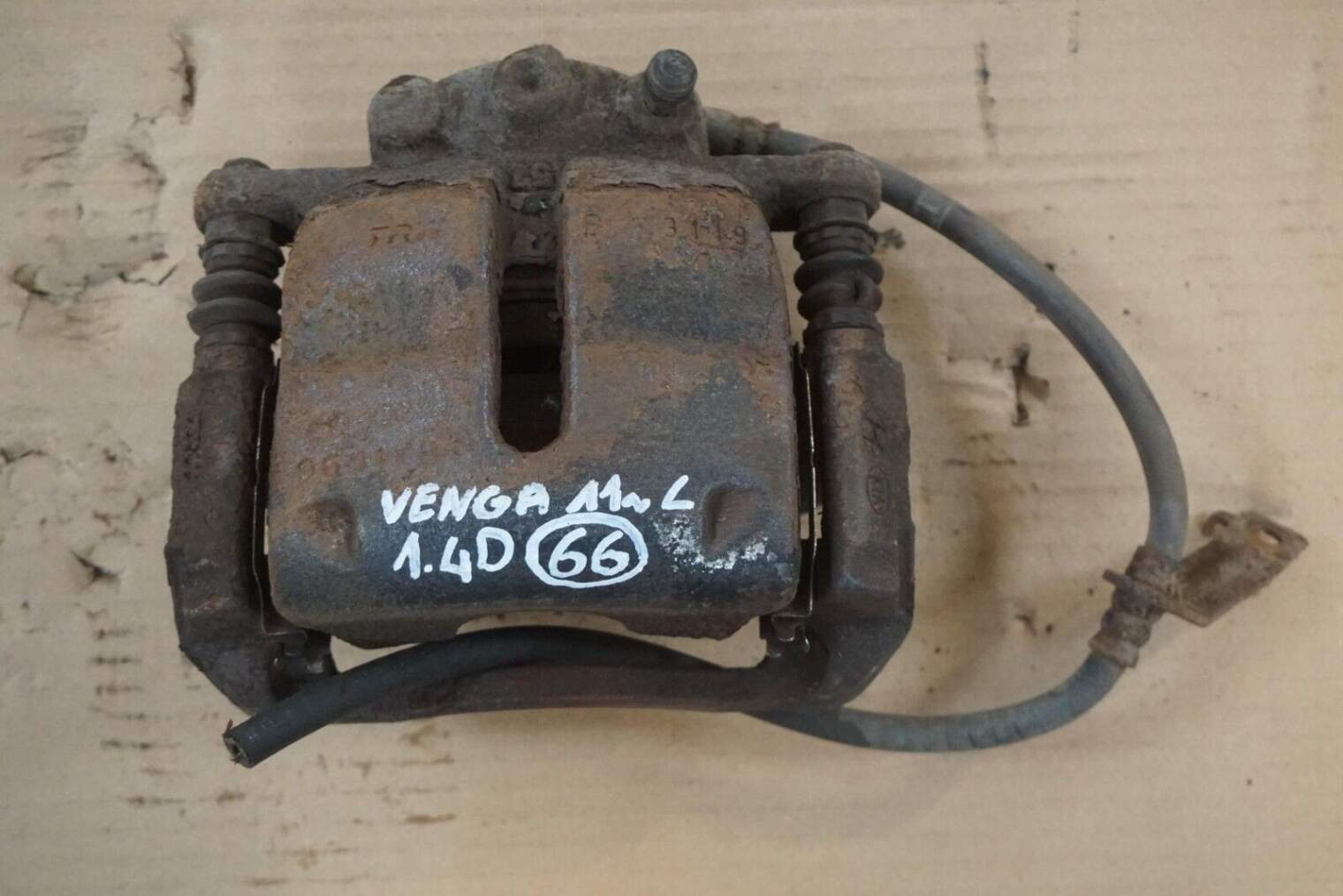KIA VENGA ZACISK HAMULCOWY PRZEDNI LEWY