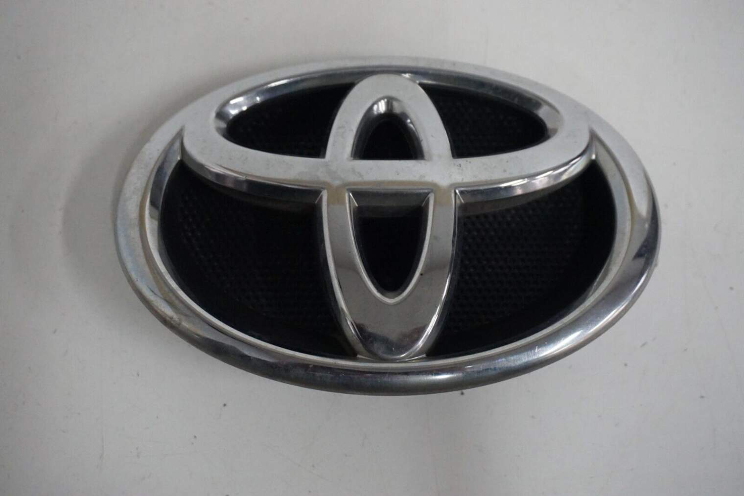 TOYOTA VERSO ZNACZEK EMBLEMAT 75311-0F030