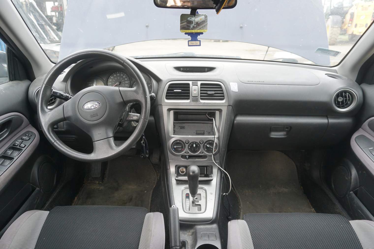 SUBARU IMPREZA GD SEDAN 2006R DESKA ROZDZIELCZA WIAZKA SICIANA GRODZIOWA NAGRZEWNICA