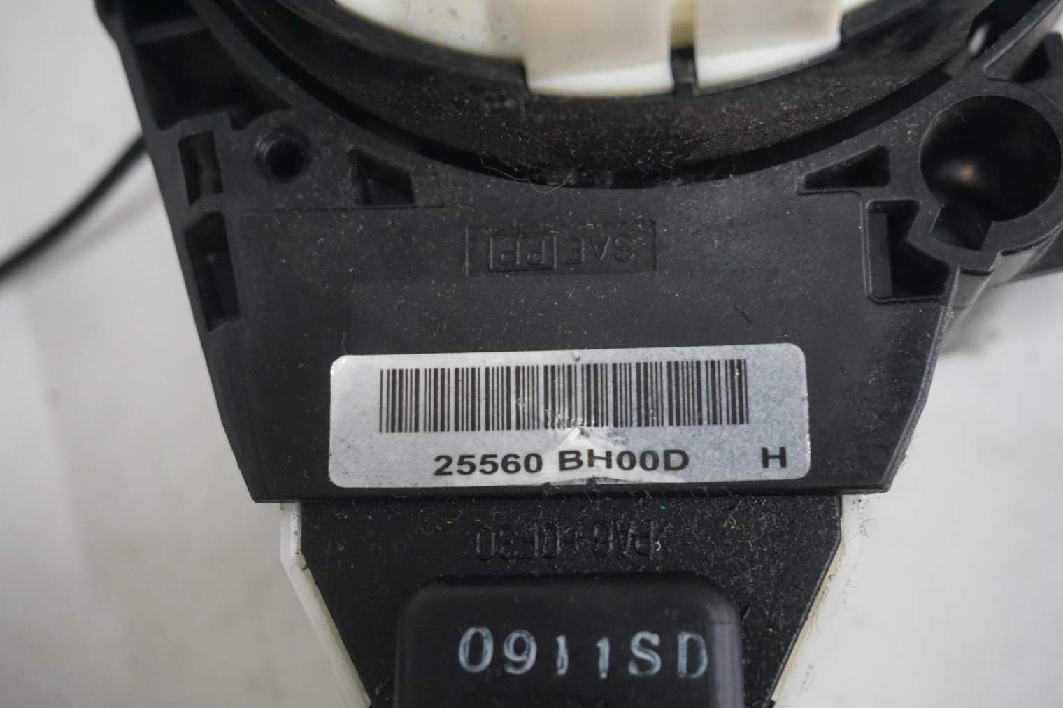 NISSAN NOTE E11 PRZEŁĄCZNIKI ŚWIATEŁ TAŚMA 25560BH00D - obrazek 4
