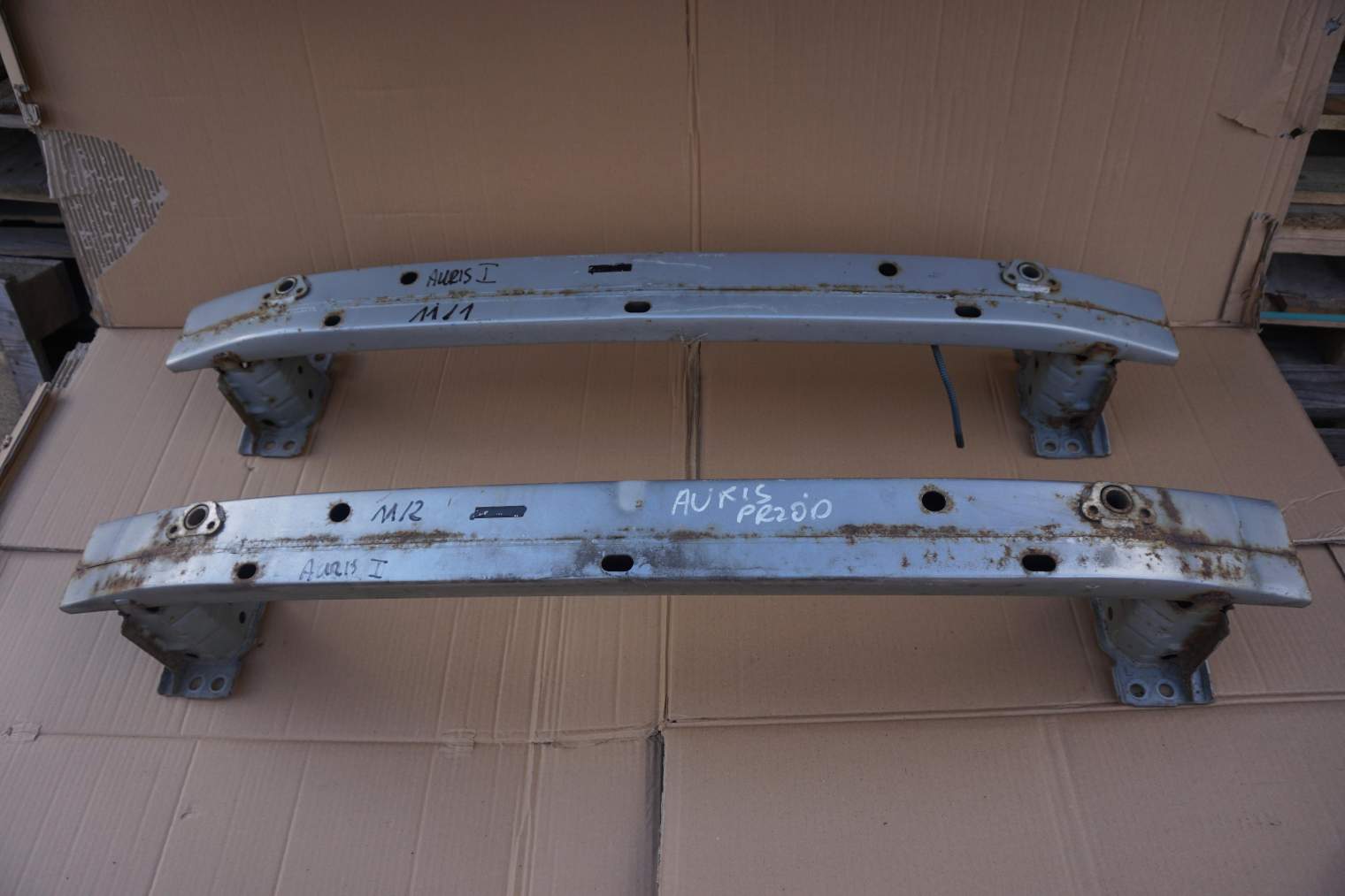 TOYOTA AURIS I BELKA ZDERZAKA PRZEDNIEGO 5202102120