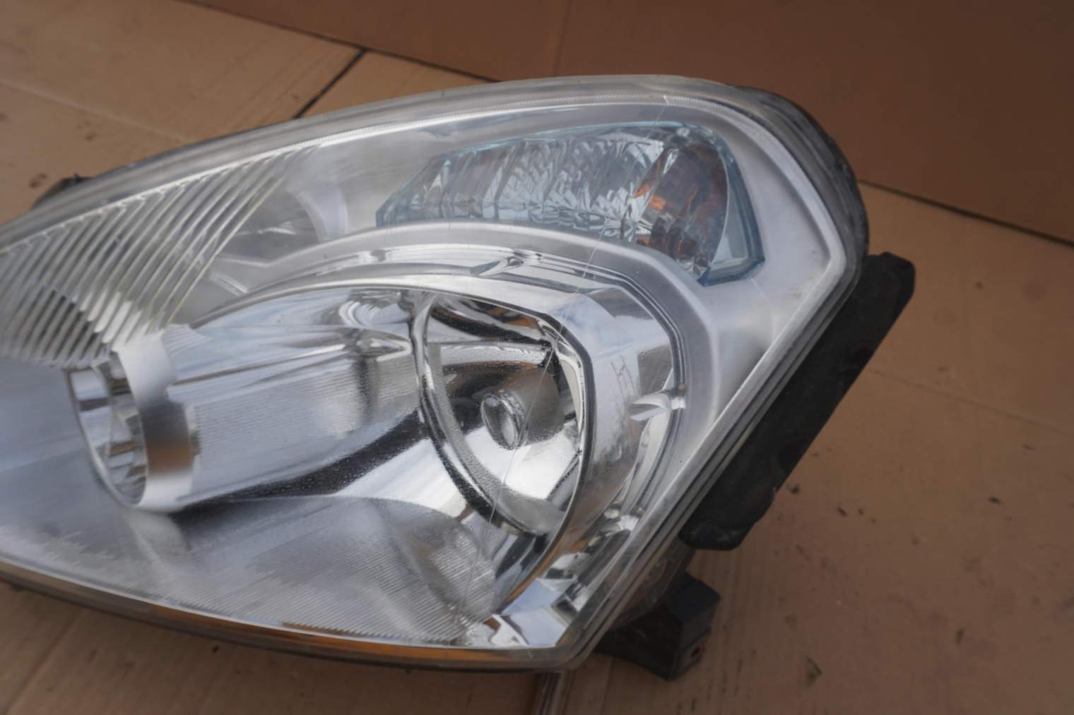 NISSAN QASHQAI J10 2007-2009R LEWA PRZEDNIA LAMPA XENON KLOSZ PRZETWORNICA 5DV008290-00 - obrazek 2