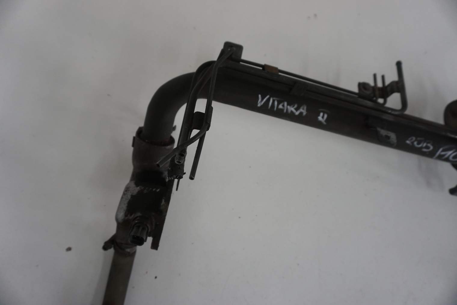 SUZUKI GRAND VITARA II LISTWA WTRYSKOWA J20A 2.0B 2010r 1573065J00 1561067D00 - obrazek 4