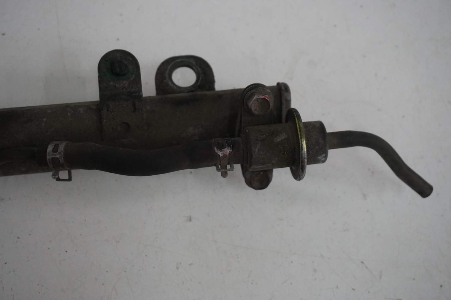 SUZUKI GRAND VITARA II LISTWA WTRYSKOWA J20A 2.0B 2010r 1573065J00 1561067D00 - obrazek 9
