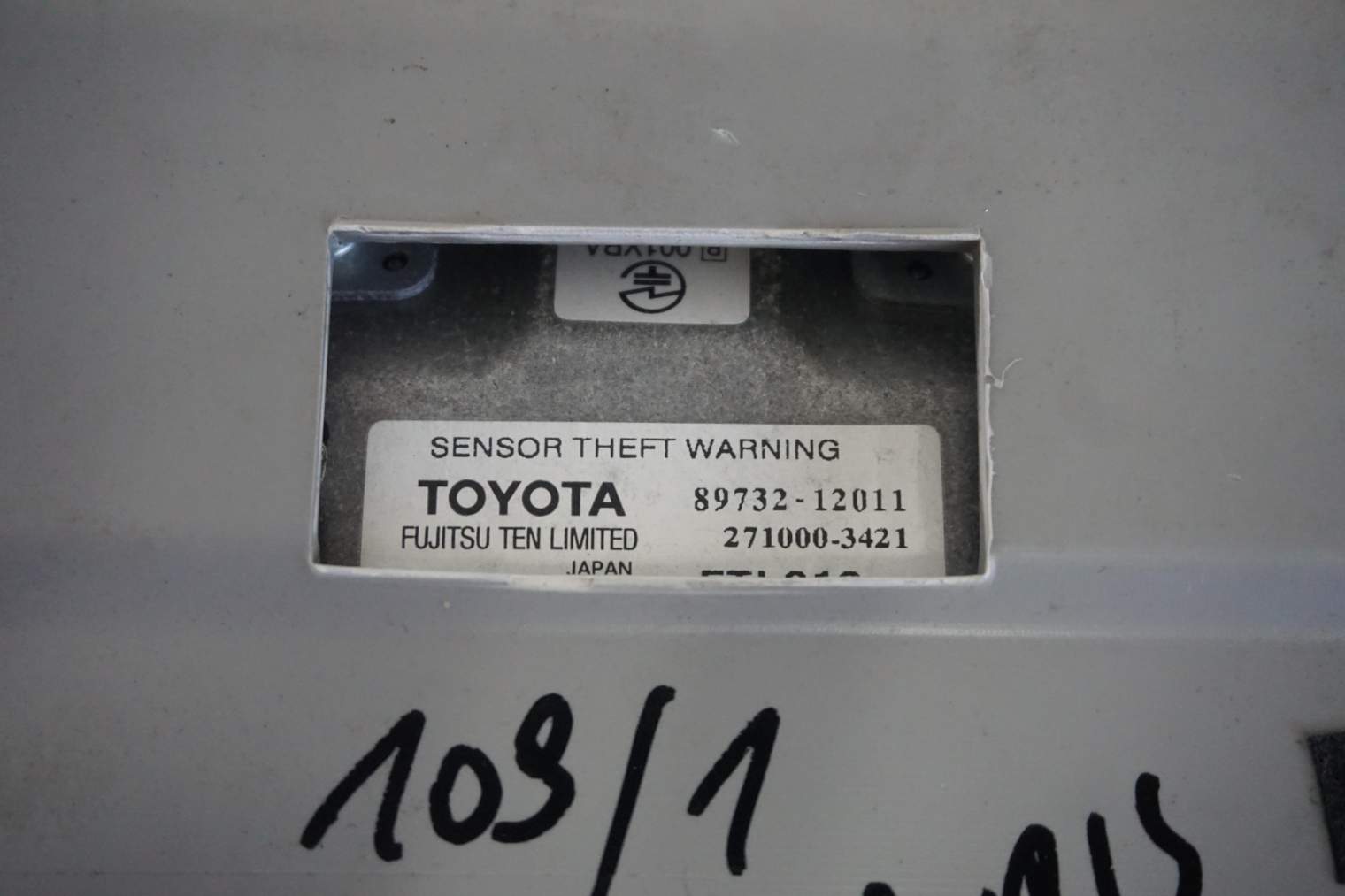 Toyota Auris I Oświetlenie Kabiny 89732-12011 nr.109 - obrazek 3