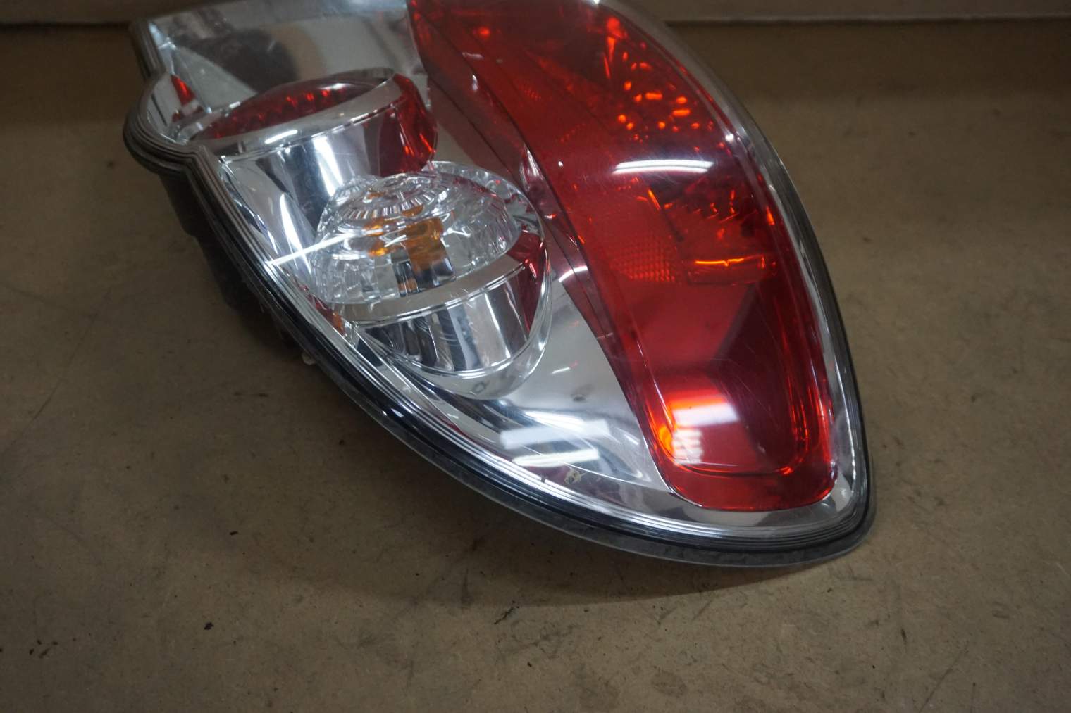 SUBARU IMPREZA KOMBI GG LAMPA TYLNA PRAWA - obrazek 3