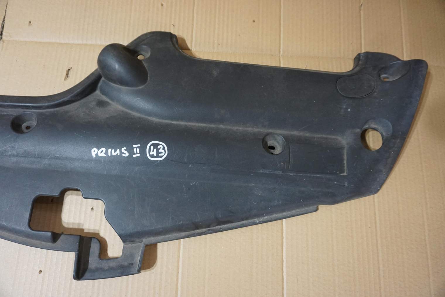 TOYOTA PRIUS II OSLONA PASA PRZEDNIEGO 53289-47010 53289-47020 - obrazek 2