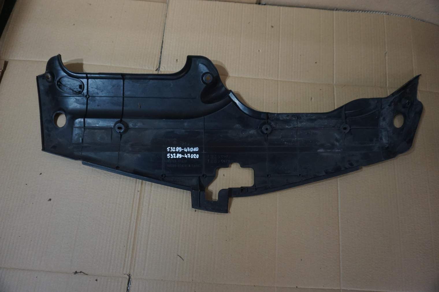 TOYOTA PRIUS II OSLONA PASA PRZEDNIEGO 53289-47010 53289-47020 - obrazek 4