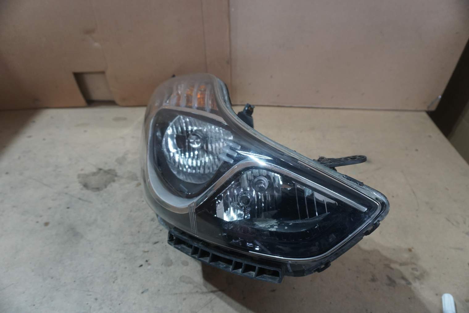 HYUNDAI iX20 2013R LAMPA PRAWA PRZEDNIA UK 921021K010 - obrazek 2