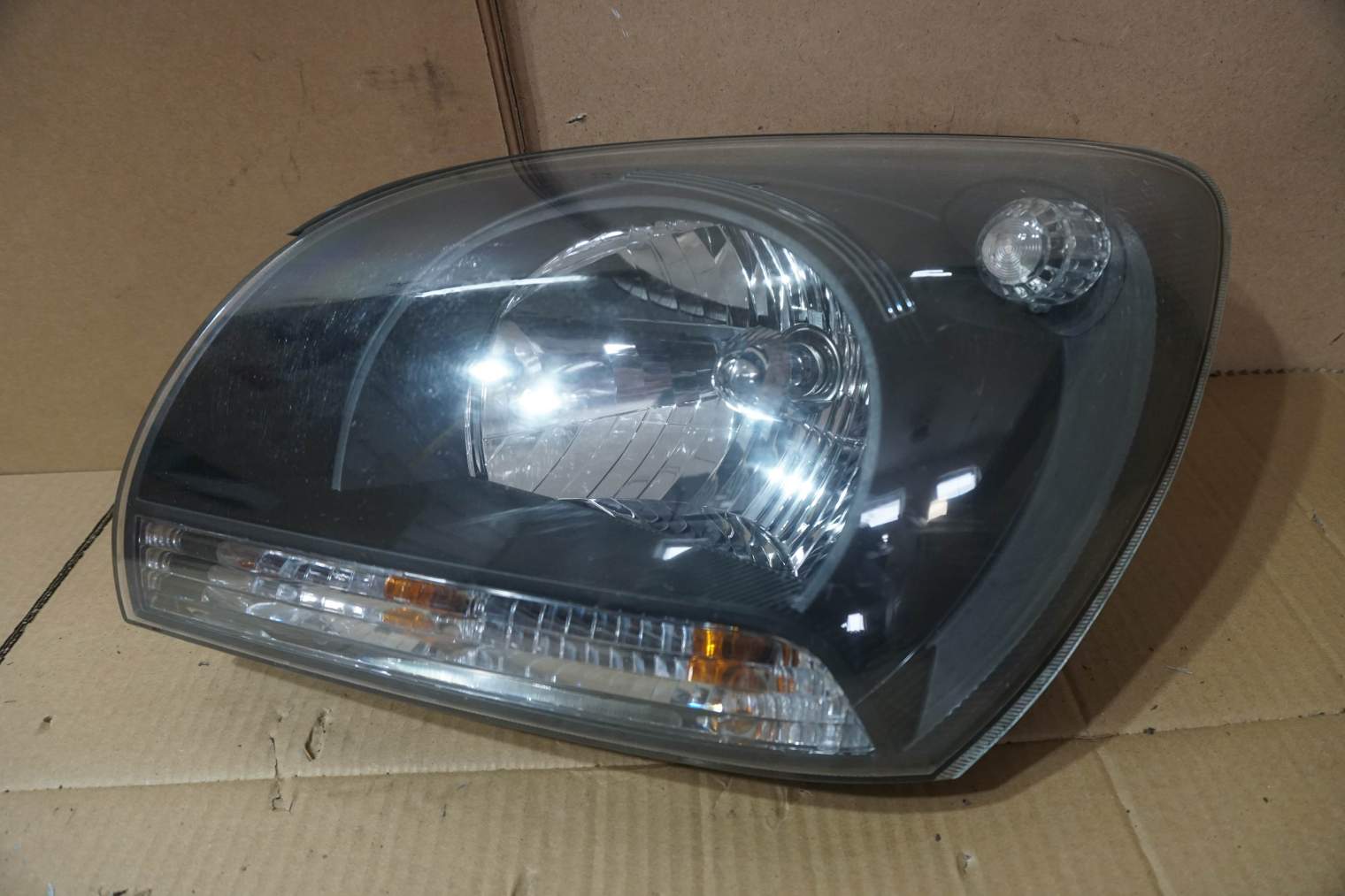 KIA SPORTAGE II LEWA LAMPA 92101-0Z030