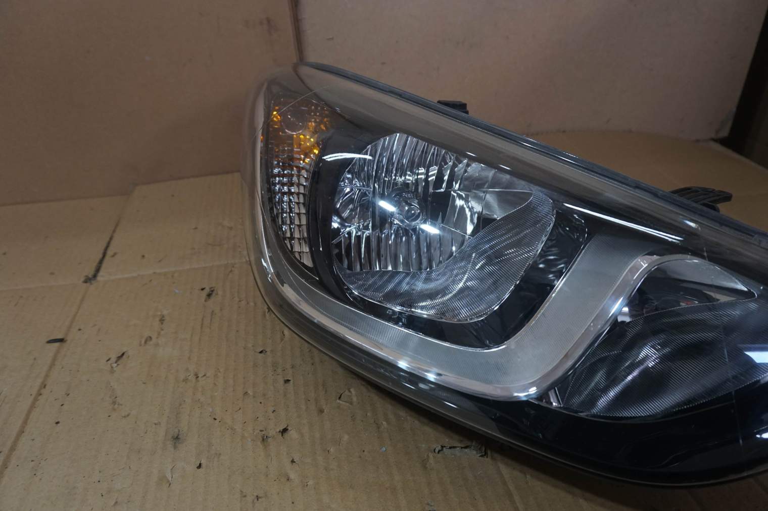 HYUNDAI i20 I LIFT 2012-2015R PRAWA LAMPA 921021J570 - obrazek 3