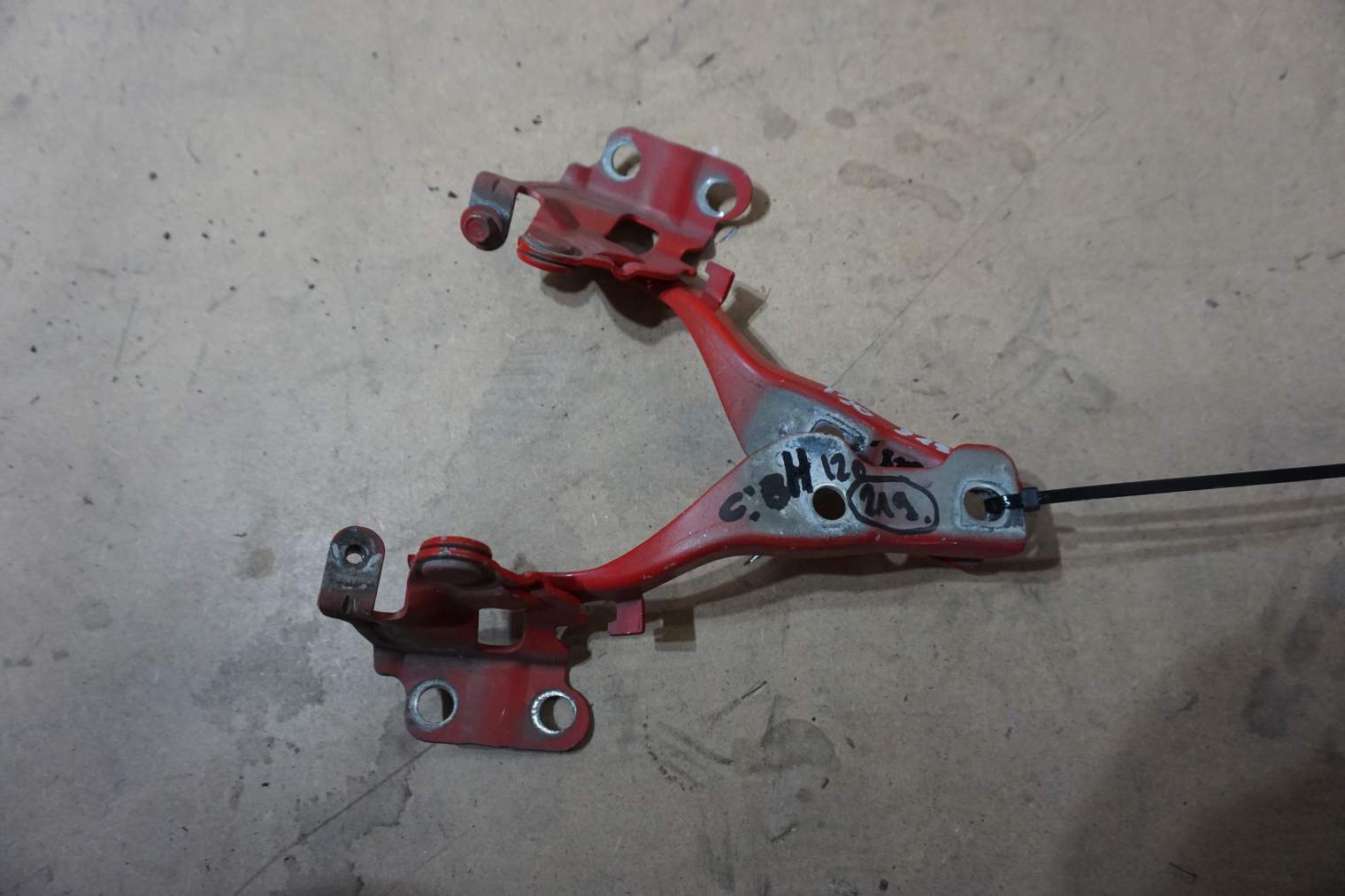 HYUNAD I20 ZAWIASY MASKI BH 219
