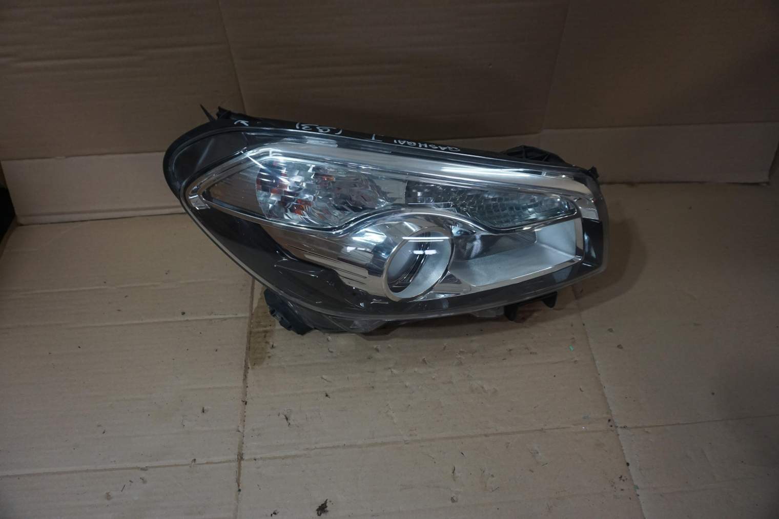 NISSAN QASHQAI J10 LAMPA PRZEDNIA PRAWA 26010BR01A