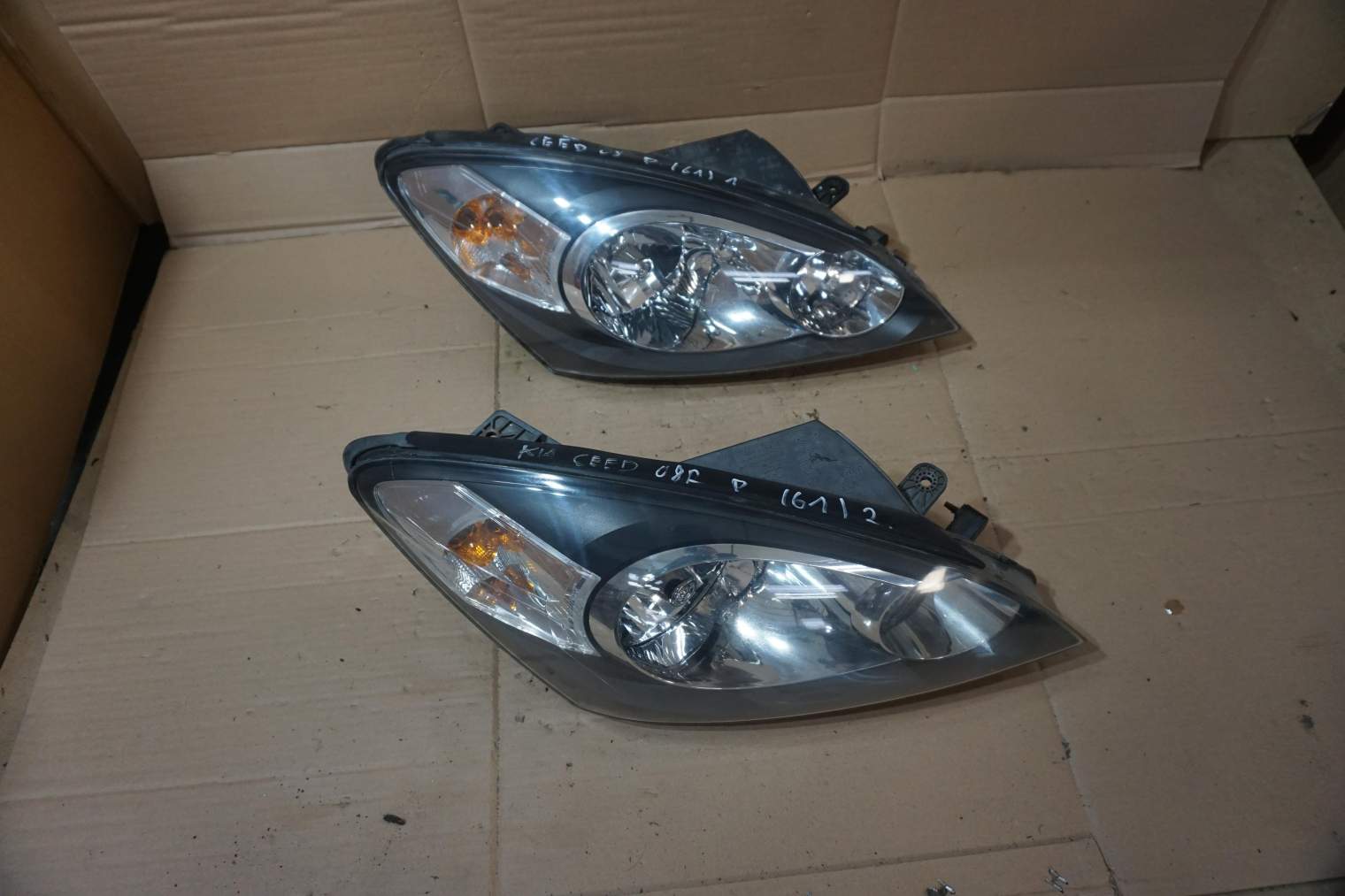 KIA CEED I LAMPA PRZEDNIA PRAWA 92102-1H510