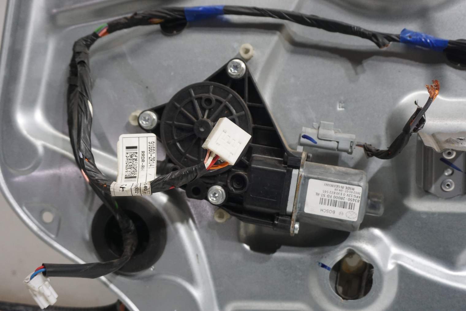 HYUNDAI i30 I KOMBI PODNOŚNIK SZYBY TYŁ PRAWY 83480-2R260 - obrazek 3